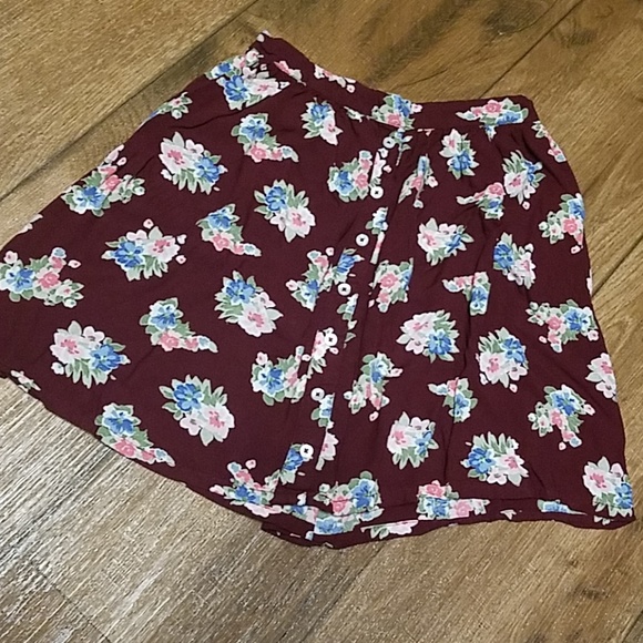Cute floral skirt! - Picture 1 of 5